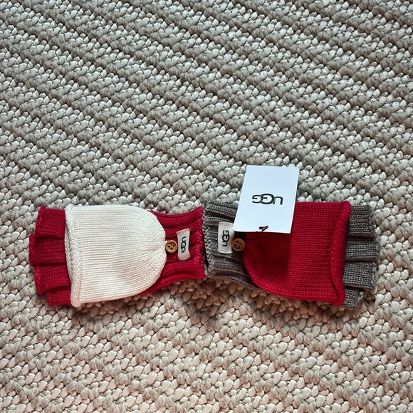UGG Kid’s Convertible Mittens - Picture 1 of 4
